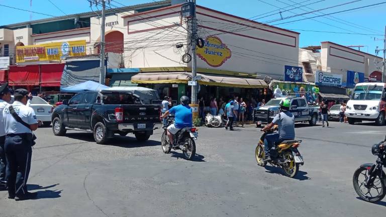 Hay diversos tipos de cascos seguros para motociclistas. La mayoría usan los que no garantizan protección adecuada, solo para evitar multas, afirma Roberto Jaime, de Educación Vial en Mazatlán.