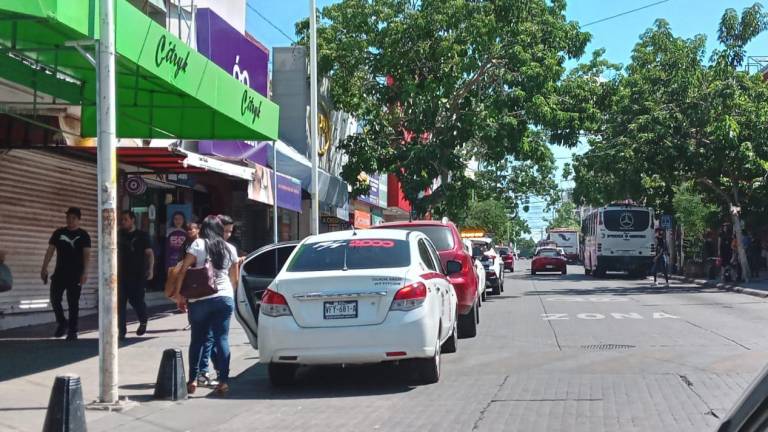 En el Centro de Culiacán bajó la afluencia de camiones del transporte público.