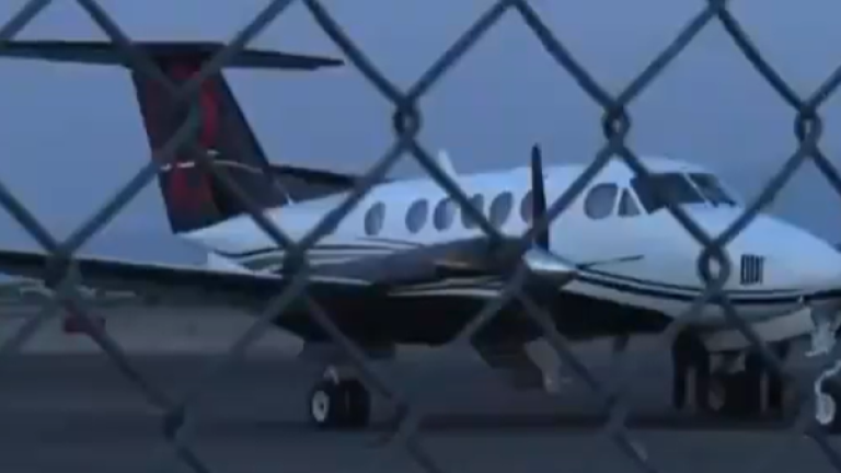 El avión que transportó al ‘El Mayo’ al llegar al aeropuerto cercano de Santa Teresa, Nuevo México.