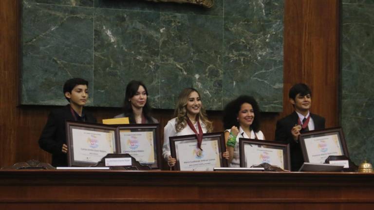 Cinco sinaloenses fueron galardonados con el Premio al Mérito Juvenil 2024.