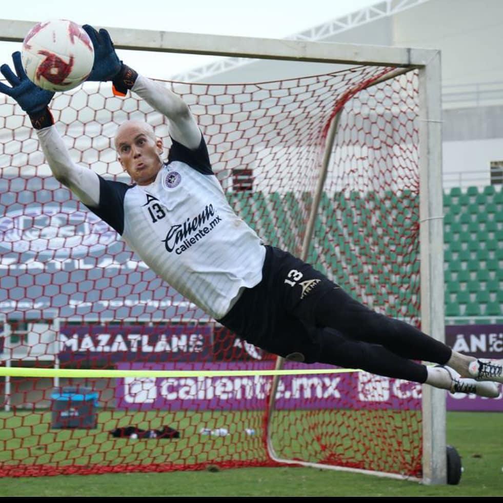 $!Mazatlán FC reclama al Independiente de Argentina 95 mil dólares por Sosa