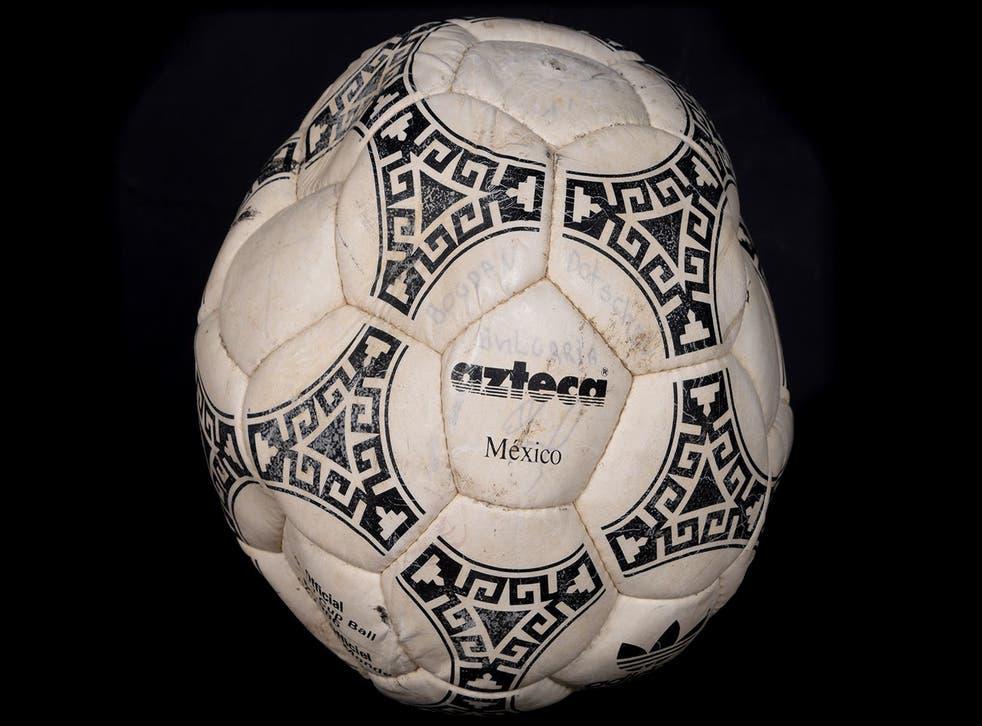 $!Balón con el que se marcó el gol de la ‘Mano de Dios’ es subastado por casi 2.4 mdd