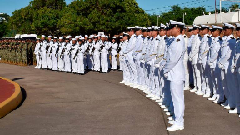 Ceremonia de conmemoración de la Armada de México en Mazatlán.