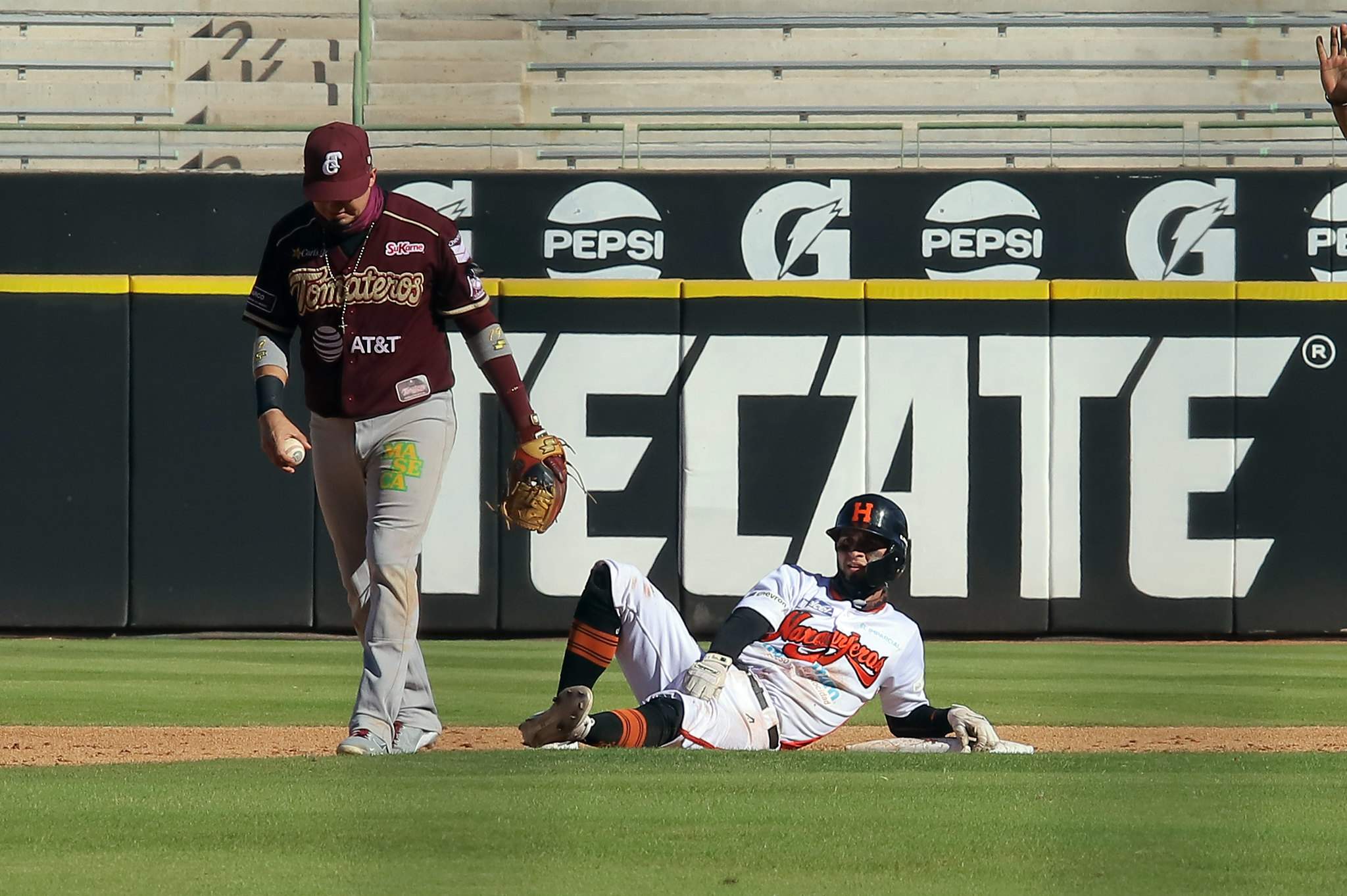 Tomateros de Culiacán es blanqueado por Naranjeros de Hermosillo y pierde  la serie - Noroeste